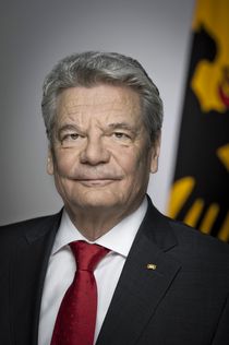 Gauck ehrt Beate und Serge Klarsfeld mit Bundesverdienstkreuz — Extremnews ...
