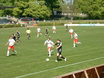 Frauen Fußball (Symbolbild)