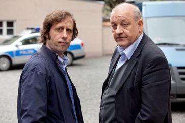 Wilsberg (Leonard Lansink, re.)Ekki (Oliver Korittke) Bild: "obs/ZDF/ZDF/Thomas Kost"