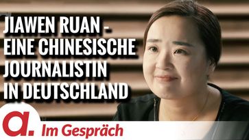 Bild: SS Video: "Im Gespräch: Jiawen Ruan (Eine chinesische Journalistin in Deutschland)" (https://tube4.apolut.net/w/23e2tkuNfCVLt8FKpgungx) / Eigenes Werk