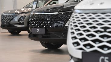 Die chinesischen Autos Chery Omoda beim offiziellen Händler in Podolsk Bild: Sputnik / Michail Woskresenski