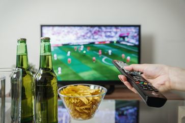 Fussball schauen im TV