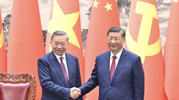 Xi Jinping (R) und To Lam (2024)  Bild: Xinhua