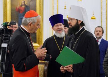 Archivbild: päpstlicher Nuntius Kardinal Matteo Zuppi bei seinem Besuch in Moskau am 29. Juni. Bild: Pressedienst des Moskauer Patriarchats / Sputnik