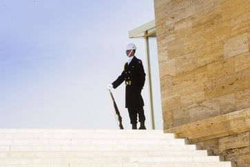 Türkischer Wachsoldat im Dienst