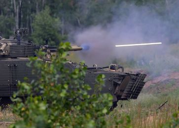 Archivbild: Russischer Schützenpanzer vom Typ BMP-3 in der Volksrepublik Lugansk, 11. Juli 2023. Bild: JEWGENI BIJATOW / Sputnik