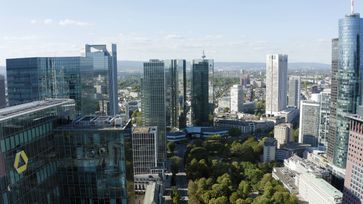 Die Bankenmetropole Frankfurt am Main. Die Geldbranche ist das pulsierende Herz der Stadt.  Bild: "obs/ZDFinfo/Christian Gruber"