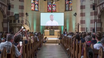 Der erste von ChatGPT verfasste Gottesdienst im bayerischen Fürth Bild: www.globallookpress.com / Daniel Vogl