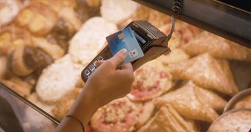 Anwendungsbild Kartenzahlung mit girocard an der Bäckerei-Theke