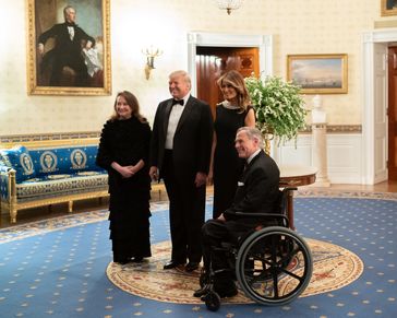 v.r.n.l. Greg Abbott, Melania Trump, Donald Trump, Cecilia Abbott (2020)