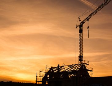 Hausbau, Bau, Bauarbeiten, Chemtrails, Neubau und Baugewerbe (Symbolbild)