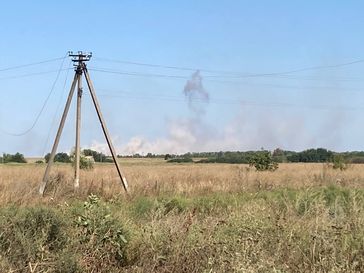 Archivbild: Rauchwolken über der Siedlung Rabotino an der Kontaktlinie im Gebiet Saporoschje, 30. August 2023. Bild: DAWID NARMANIJA / Sputnik