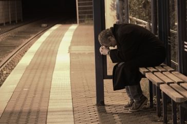 Verzweifelt, Alleine, Alleinerziehend, Führerscheinlos, Depression, Selbstmordgedanken (Symbolbild)