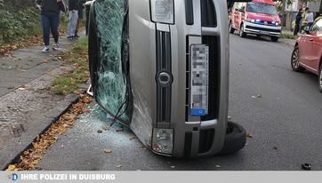 Unfall auf der Rückertstraße am Donnerstag: Drei Personen wurden verletzt. Bild: Polizei Duisburg