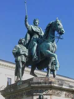 Reiterstandbild König Ludwig I. auf dem Odeonsplatz in München