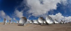 Das ALMA Radiointerferometer auf 5000m Seehöhe in den Chilenischen Anden. Bild: Copyright: Franz Kerschbaum, Magdalena Brunner/Universität Wien (idw)