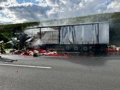 Brand LKW auf der BAB 2, 08.08.2023, Bild: Feuerwehr Recklinghausen.