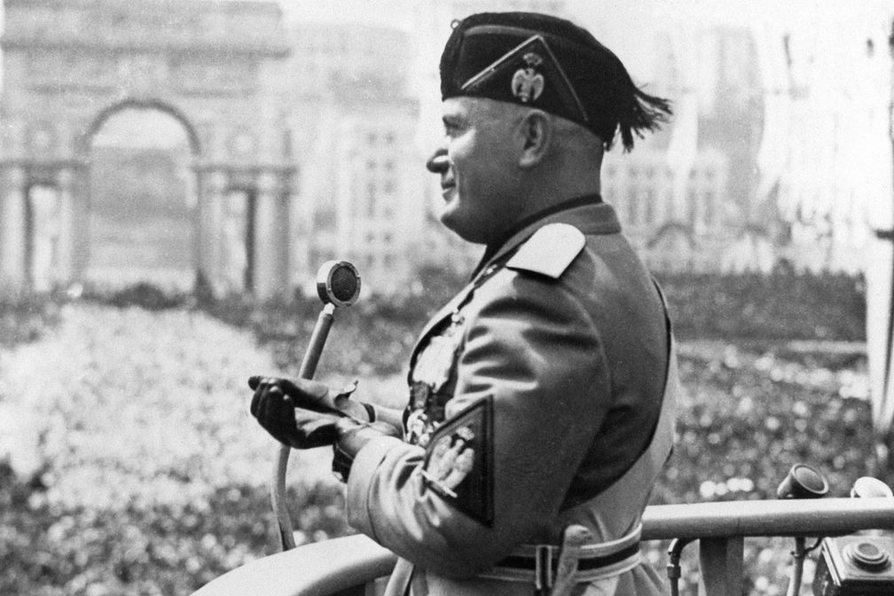 Italiens Diktator Benito Mussolini, der "Duce del Facismo", bei einer Rede in Rom Anfang der 1930er-Jahre.  Bild: "obs/ZDFinfo"