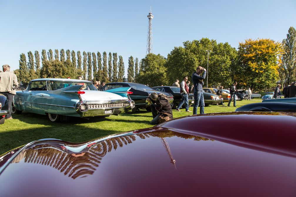 Stilvolle Bühne: Auf der MOTORWORLD Classics Berlin 2016 können private Verkäufer ihre Old- und Youngtimer sowie klassische Motorräder im Sommergarten unterm Funkturm zur Schau stellen. Bild: "obs/Messe Berlin GmbH/MOTORWORLD Classic"