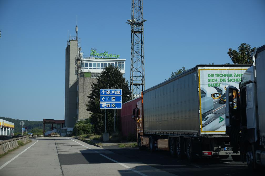 Gehört zu den Testverlierern: Rastanlage Eisenach Nord an der A4 / Weiterer Text über ots und www.presseportal.de/nr/7849 / Die Verwendung dieses Bildes für redaktionelle Zwecke ist unter Beachtung aller mitgeteilten Nutzungsbedingungen zulässig und dann auch honorarfrei. Veröffentlichung ausschließlich mit Bildrechte-Hinweis. Bildrechte: ©bildschnitt TV Fotograf: ©bildschnitt TV