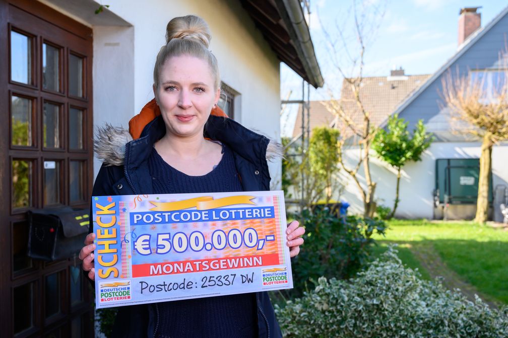 Franziska hat dank ihres Postcodes 25337 DW eine halbe Million Euro bei der Deutschen Postcode Lotterie gewonnen.   Bild: "obs/Deutsche Postcode Lo tterie/Postcode Lot terie/Wolfgang Wedel"