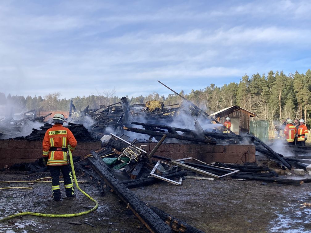 Nachlöscharbeiten Bild Markus Fritsch Kreisfeuerwehrverband Calw e.V.