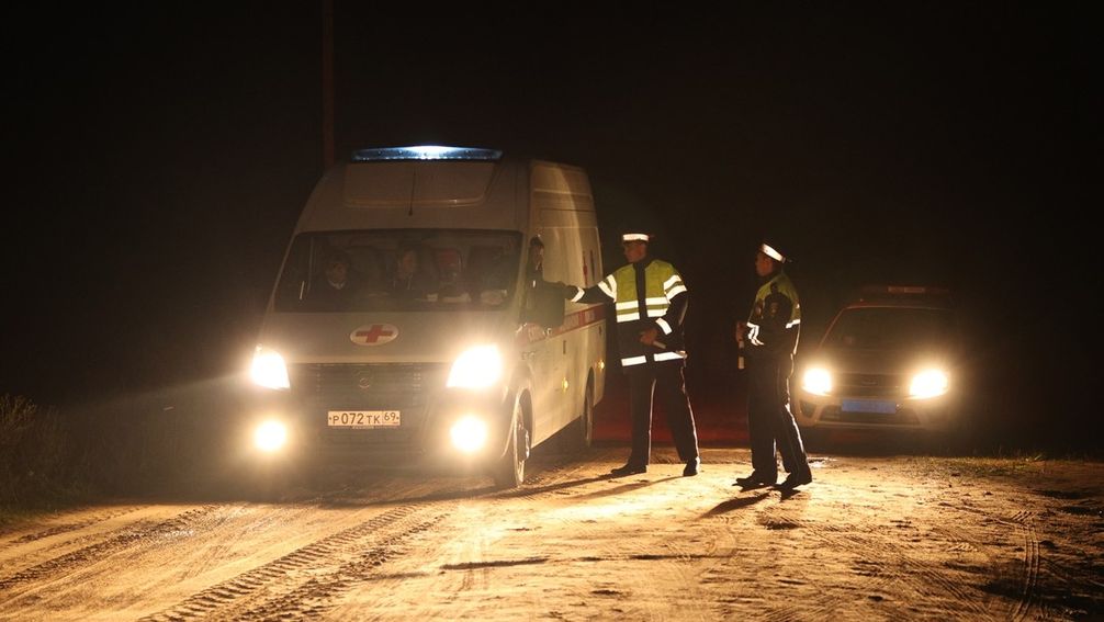 Rettungsdienste und Polizei am Absturzort im Gebiet Twer (23.08.23) Bild: Sputnik / Michail Zarjuk / RIA Nowosti