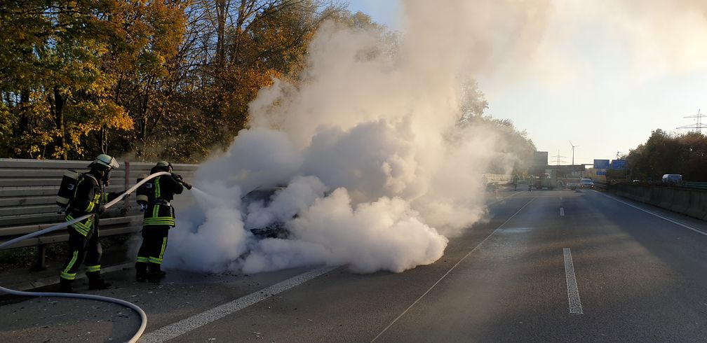 PKW-BRAND AUF DER BAB 45 Bild: FW Dortmund