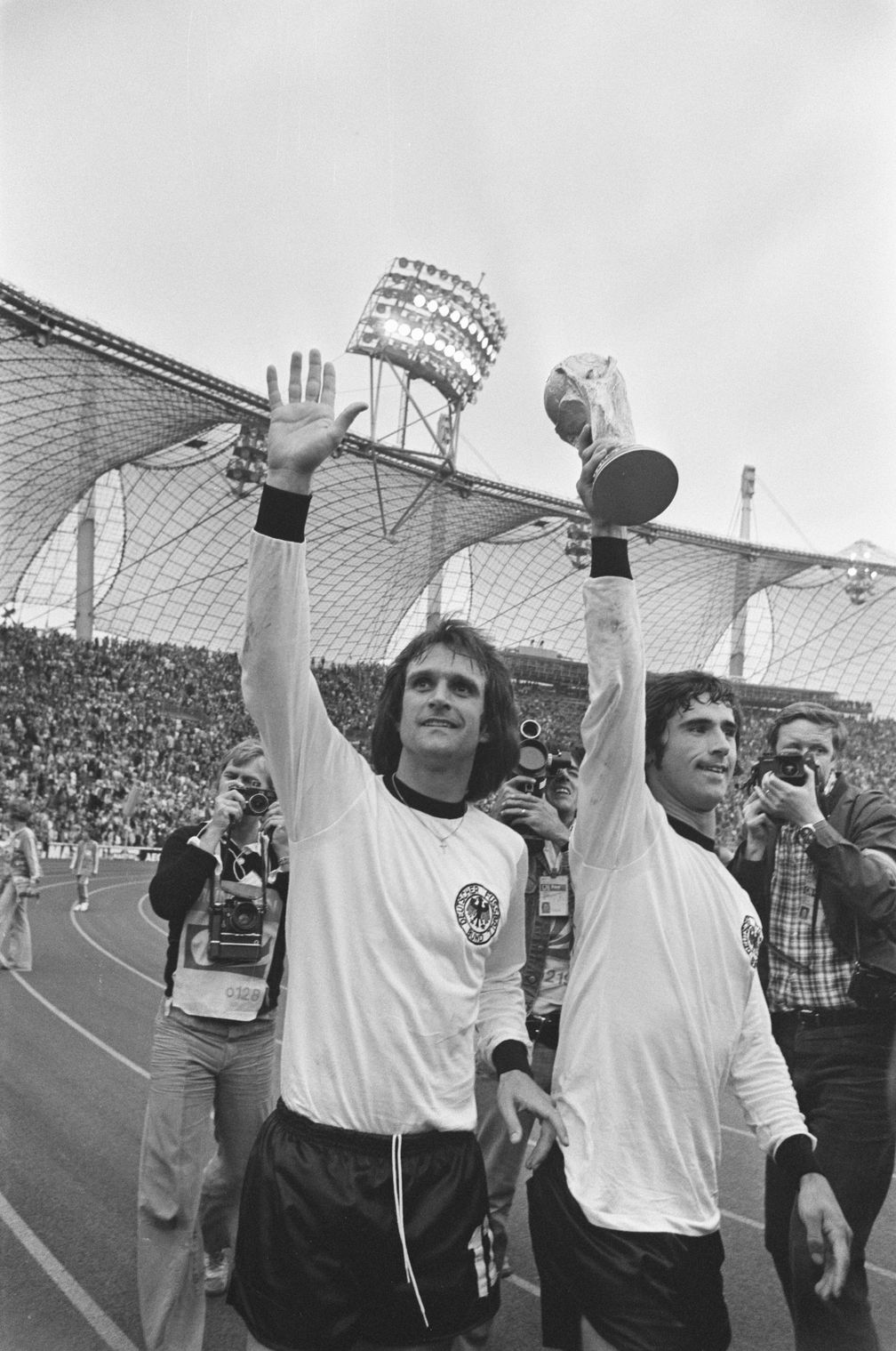 Wolfgang Overath, links, Archivbild