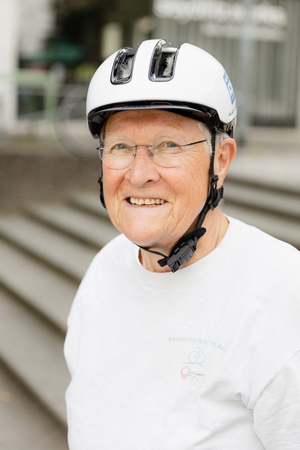 Mittlerweile ist Dr. Marta Binder bereits über 38.000 Kilometer auf dem Fahrrad für die Hilfsorganisation Opportunity International Deutschland geradelt.