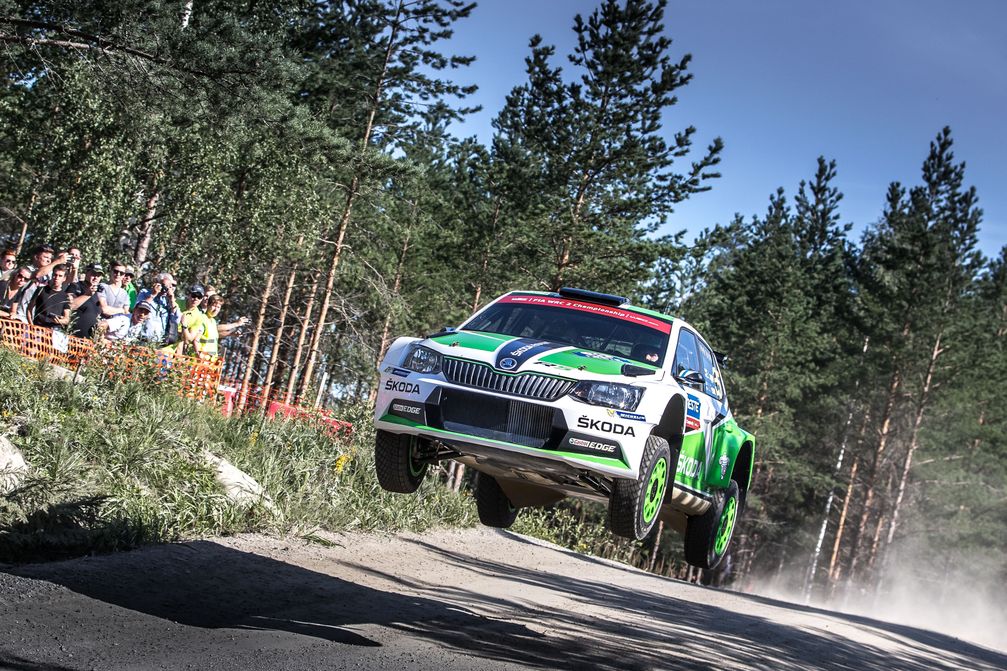 SKODA bei der WM-Rallye in Deutschland. Die ,Fliegenden Finnen' Esapekka Lappi/Janne Ferm feierten im SKODA FABIA R5 bei der Rallye Finnland einen Start-Ziel-Sieg. Bild: "obs/Skoda Auto Deutschland GmbH"