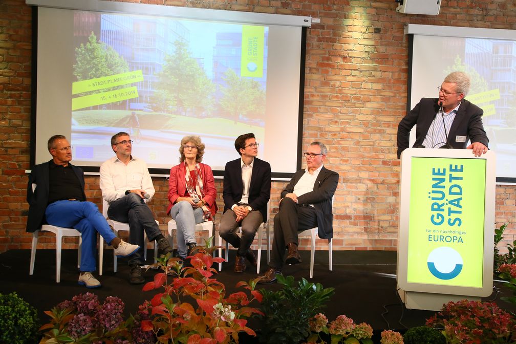 Kongress > Stadt.Plant.Gruen < in Berlin. - Starke Stimmen beim Nachhaltigkeitskongress "Stadt.Plant.Grün" in Berlin. Bild: "obs/Bund deutscher Baumschulen (BdB) e.V./Henry H. Herrmann"