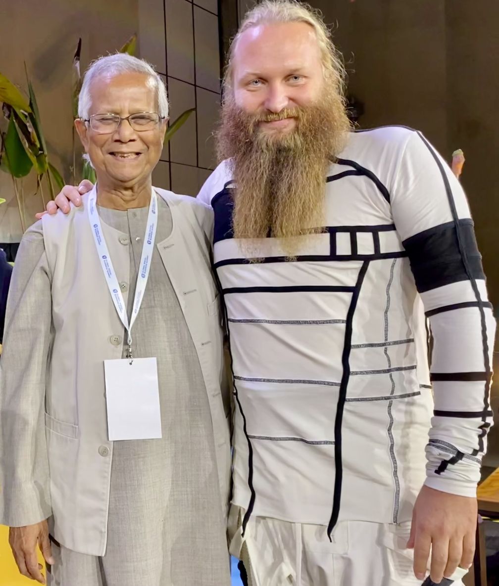 v.l.n.r.: Muhammad Yunus und Torsten Schreiber (2022)