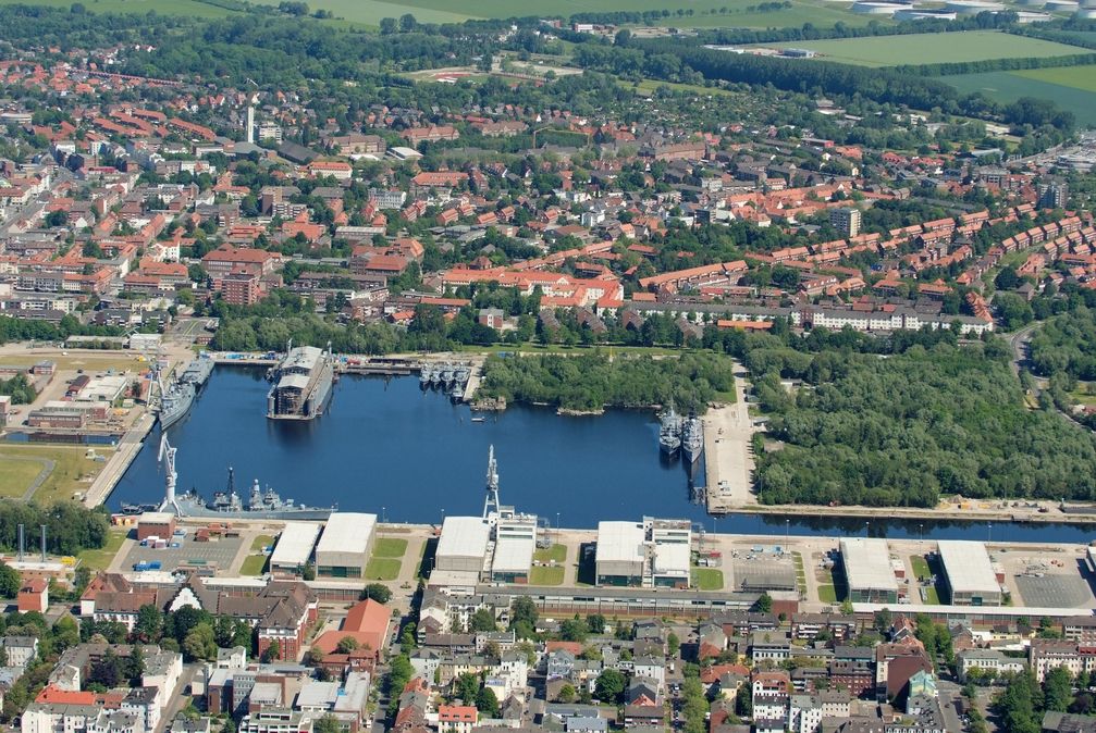 Bauhafen des Marinearsenals in Wilhelmshaven