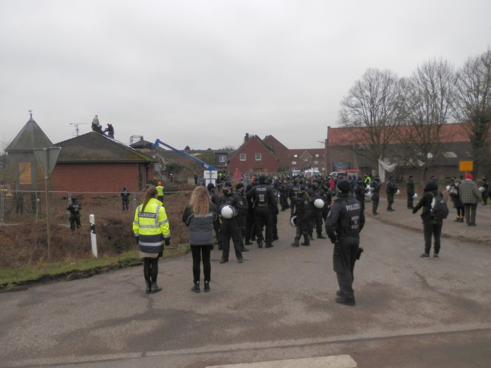 Proteste und Polizeieinsatz (Symbolbild)