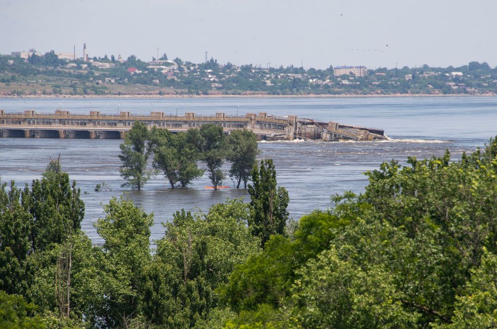 Archivbild: Der Fluss Dnjepr tritt nach dem Bruch des Kachowka-Damms aus den Ufern, 7. Juni 2023. Bild: DMITRI MAKEJEW / Sputnik