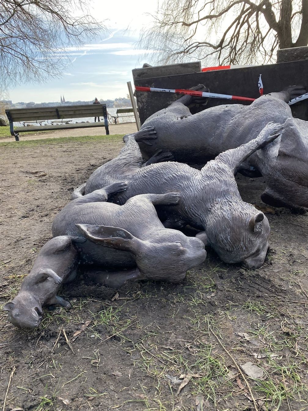 Tierschutz Mahnmal nach Angriff durch unbekannte Täter. Bild: SOKO Tierschutz e.V. Fotograf: SOKO Tierschutz