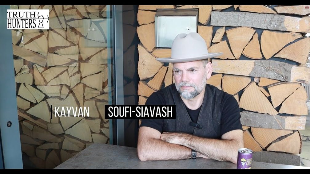 Bild: SS Video: ""Wir brauchen eine spirituelle Revolution!" (Kayvan Soufi-Siavash im Interview)" (https://youtu.be/wC823yOH-kA) / Eigenes Werk