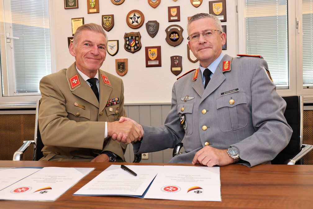 Generalleutnant Andre Bodemann Befehlshaber des TFK und Bundesvorstand Johanniter Thomas Mähnert (2024) Bild: Territoriales Führungskommando der Bundeswehr Fotograf: Anne Weinrich