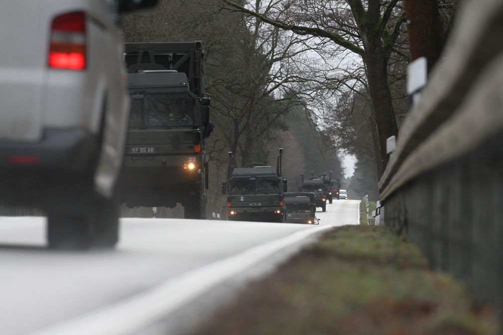 Britische Militärfahrzeuge auf Deutschlands Straßen (Archivbild)  Bild: Bundeswehr/Schachel Fotograf: Detlef Schachel