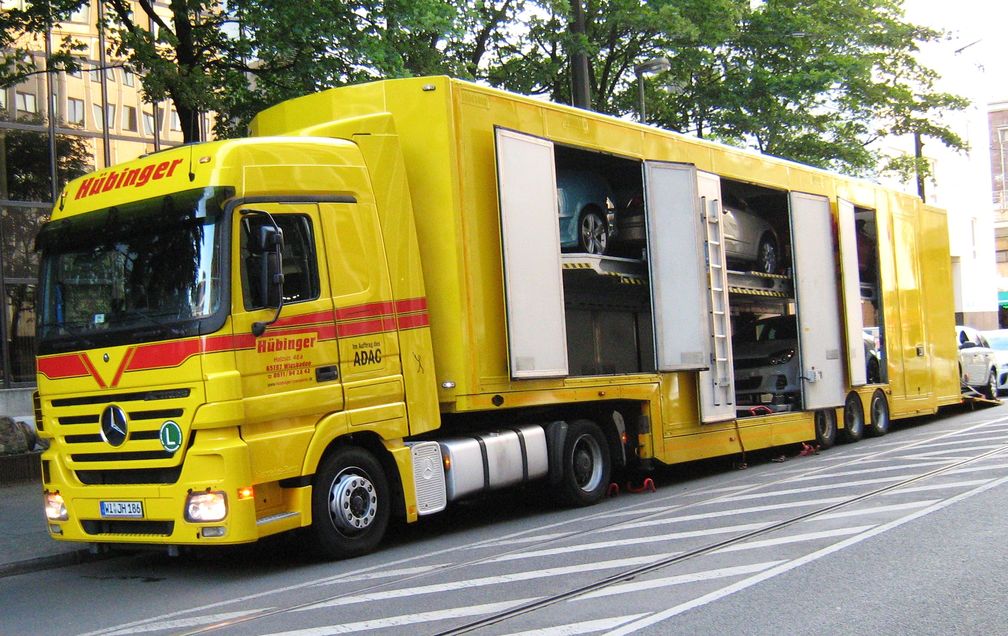 Geschlossener Autotransporter (Symbolbild)