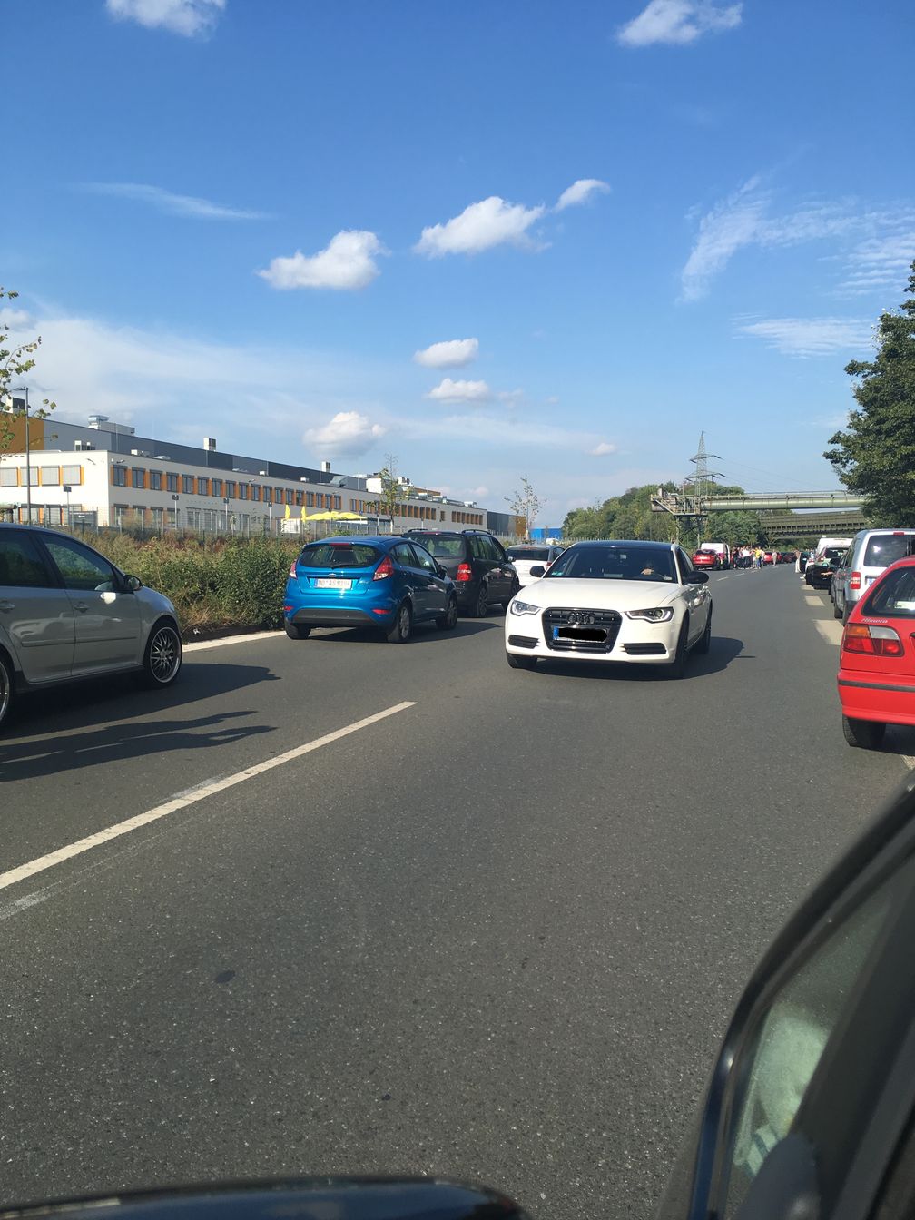 Ein ungeduldiger Verkehrsteilnehmer konnte die Aufhebung der Sperrung nicht abwarten Feuerwehr Dortmund (ots)