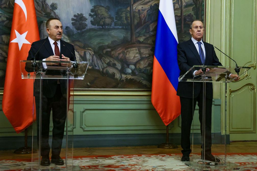 Der russische Außenminister Sergei Lawrow und sein türkischer Amtskollege Mevlüt Çavuşoğlu am Rande ihres Treffens in Moskau am 16. März 2022 Bild: Alexander Schtscherbak / Sputnik