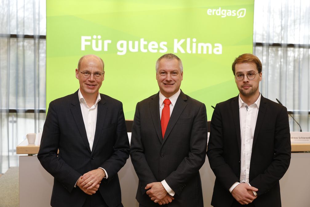 Strommarkt 2030: v.l.n.r: Dr. Timm Kehler (Zukunft ERDGAS), Andreas Schierenbeck (Uniper SE), Dr. Simon Schulte (EWI).  Bild: "obs/Zukunft ERDGAS/Tobias Vollmer"