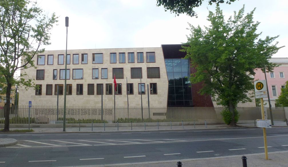 Der Neubau der Türkischen Botschaft am alten Standort.