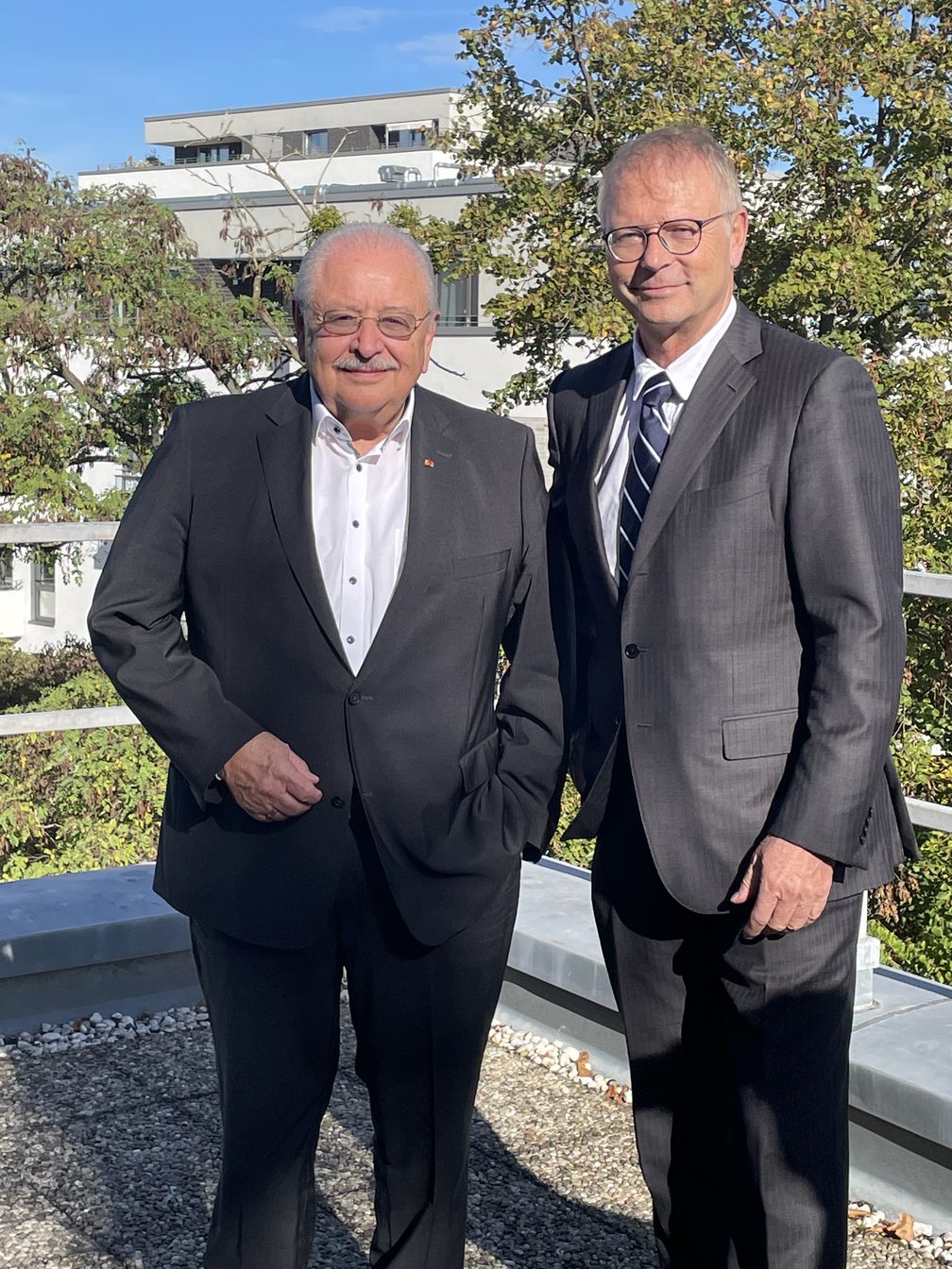 ZDK-Präsident Jürgen Karpinski (li) und GVA-Präsident Thomas Vollmar Bild: Zentralverband Deutsches Kraftfahrzeuggewerbe (ZDK) Fotograf: ProMotor