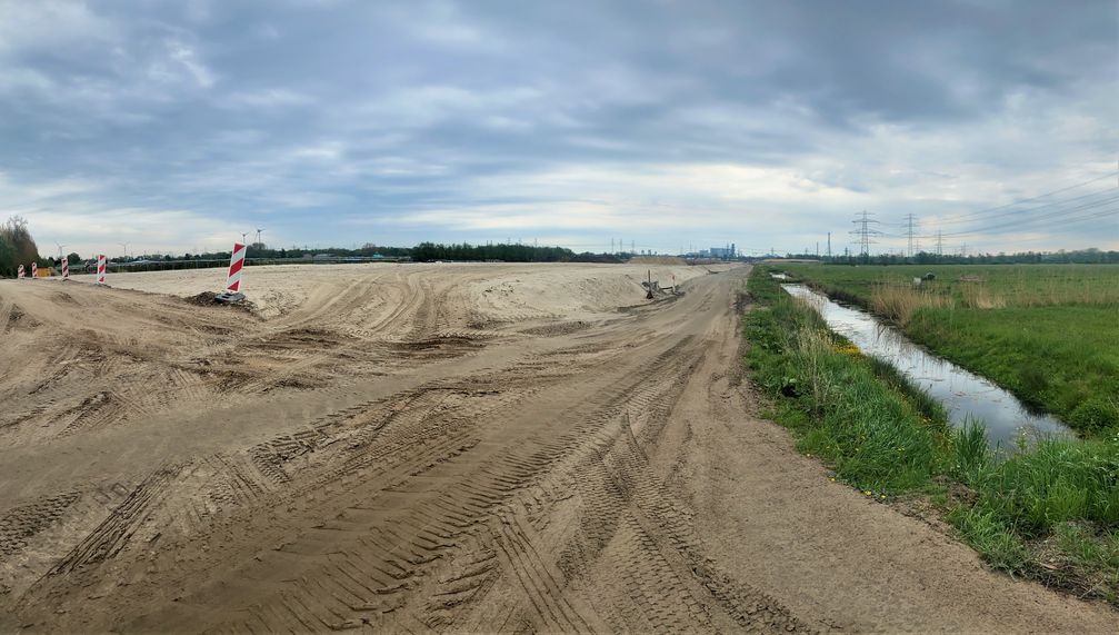 Autobahnbau der A26 West bei Hamburg durch ein Moor.