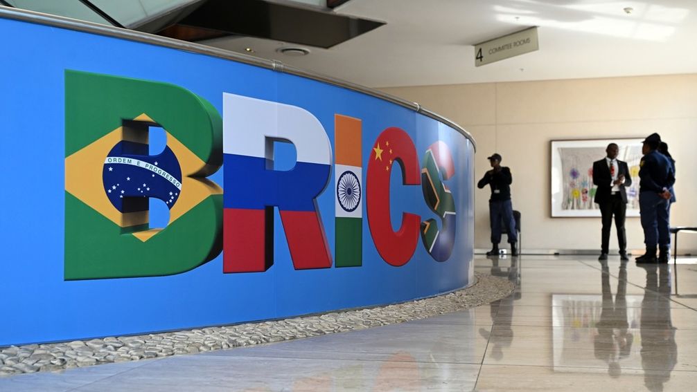 BRICS-Symbol am Tagungsort in Johannesburg (22.08.23) Bild: Sputnik / Grigori Sysojew / RIA Nowosti