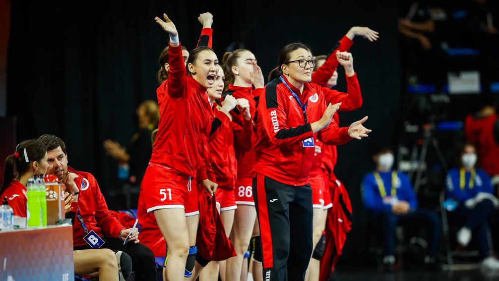 Archivbild: Ljudmila Bodnijewa, Trainerin des russischen Handballteams der Frauen während des WM-Viertelfinalspiels Norwegen gegen Russland am 15.12.2021 in Spanien. Bild: Legion-media.ru