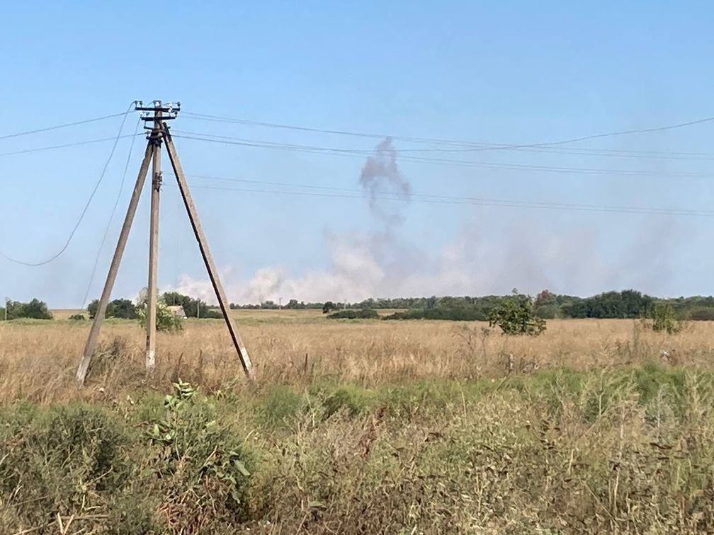 Archivbild: Rauchwolken über der Siedlung Rabotino an der Kontaktlinie im Gebiet Saporoschje, 30. August 2023. Bild: DAWID NARMANIJA / Sputnik